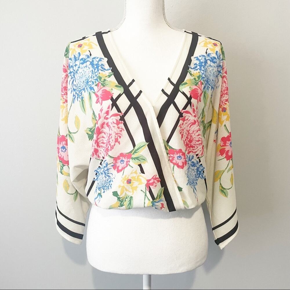 Flying Tomato floral kimono sleeve top size small